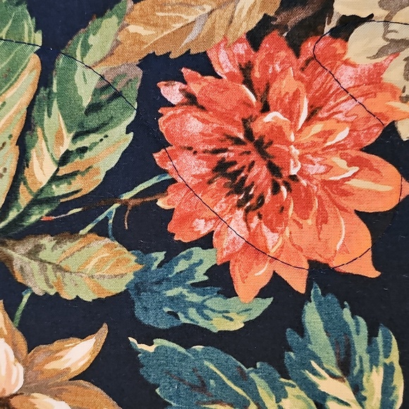 Table Runner - Picture 4 of 10